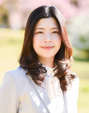 越 希美江氏